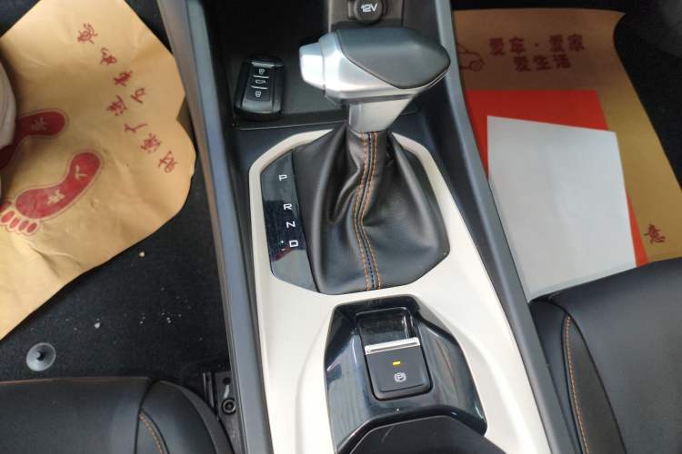 Used Dongfeng Aeolus Yixuan 2023 Mach Edition 1.5L Automatic Chasing Wind Version Gear Lever
