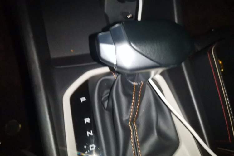 Used Dongfeng Aeolus Yixuan 2023 Mach Edition 1.5L Automatic Chasing Shadow Version Gear Lever