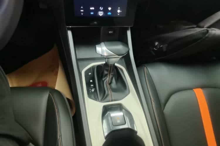 Used Dongfeng Aeolus Yixuan 2023 Mach Edition 1.5L Automatic Chasing Wind Version Gear Lever