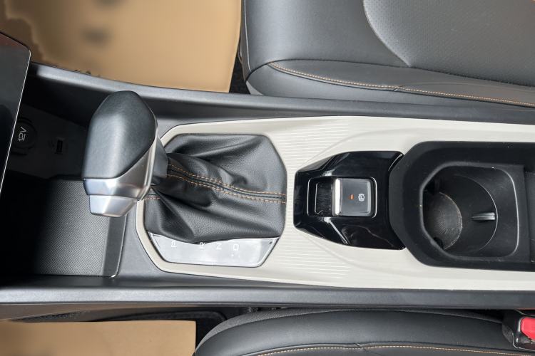 Used Dongfeng Aeolus Yixuan 2023 Mach Edition 1.5L Automatic Chasing Wind Version Gear Lever