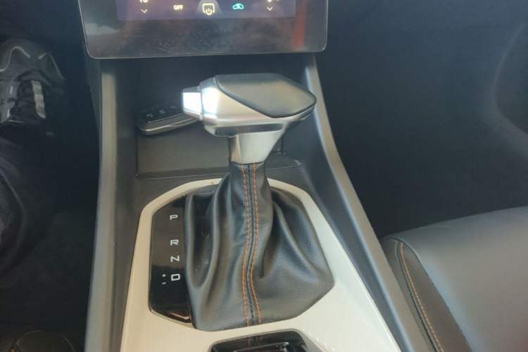 Used Dongfeng Aeolus Yixuan 2023 Mach Edition 1.5L Automatic Chasing Wind Version Gear Lever
