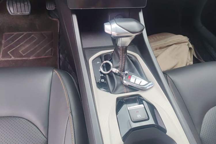 Used Dongfeng Aeolus Yixuan 2023 Mach Edition 1.5L Automatic Chasing Shadow Version Gear Lever