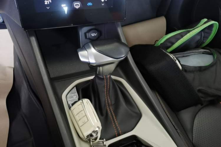 Used Dongfeng Aeolus Yixuan 2023 Mach Edition 1.5L Automatic Chasing Shadow Version Gear Lever