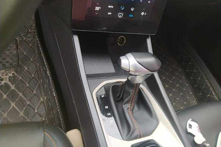 Used Dongfeng Aeolus Yixuan 2023 Mach Edition 1.5L Automatic Chasing Wind Version Gear Lever