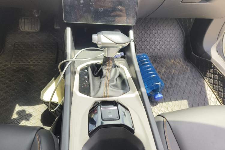 Used Dongfeng Aeolus Yixuan 2023 Mach Edition 1.5L Automatic Chasing Wind Version Gear Lever