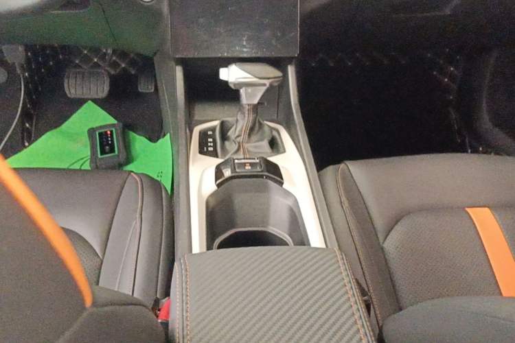 Used Dongfeng Aeolus Yixuan 2023 Mach Edition 1.5L Automatic Chasing Wind Version Gear Lever