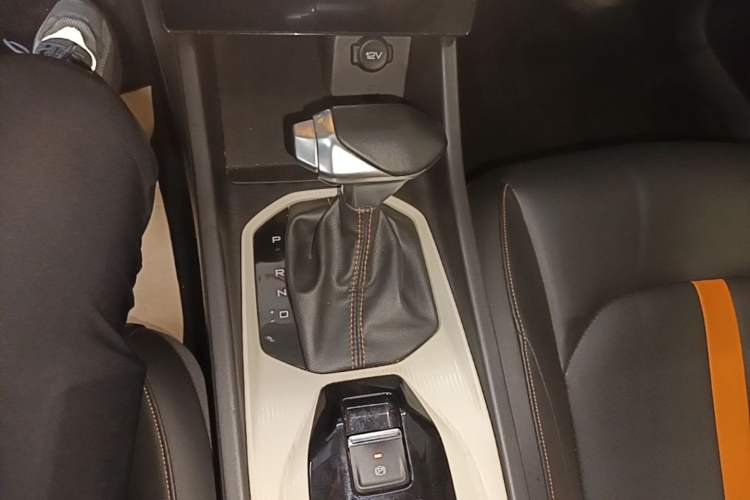 Used Dongfeng Aeolus Yixuan 2023 1.5L Automatic Glory Edition Gear Lever