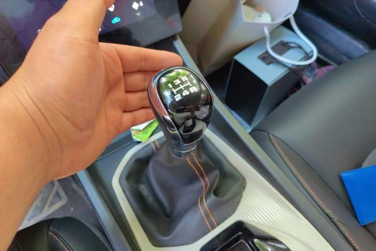 Used Dongfeng Aeolus Yixuan 2023 Mach Edition 1.5L Manual Windstorm Version Gear Lever