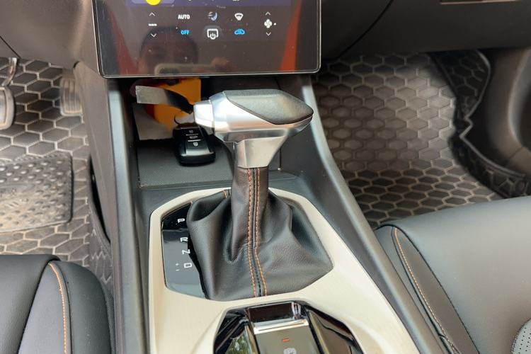 Used Dongfeng Aeolus Yixuan 2023 Mach Edition 1.5L Automatic Chasing Wind Version Gear Lever