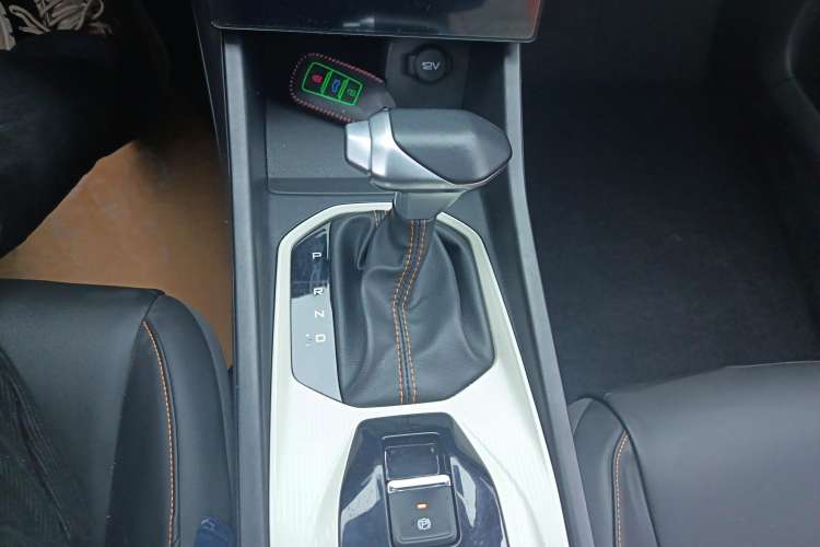 Used Dongfeng Aeolus Yixuan 2023 Mach Edition 1.5L Automatic Chasing Shadow Version Gear Lever