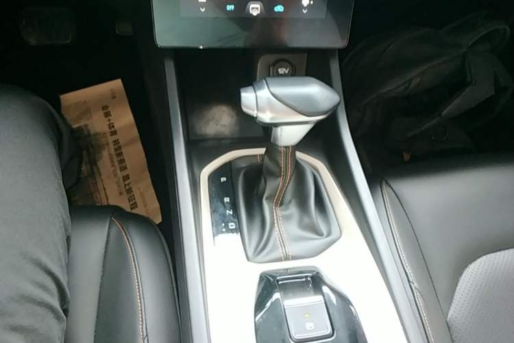 Used Dongfeng Aeolus Yixuan 2023 Mach Edition 1.5L Automatic Chasing Wind Version Gear Lever