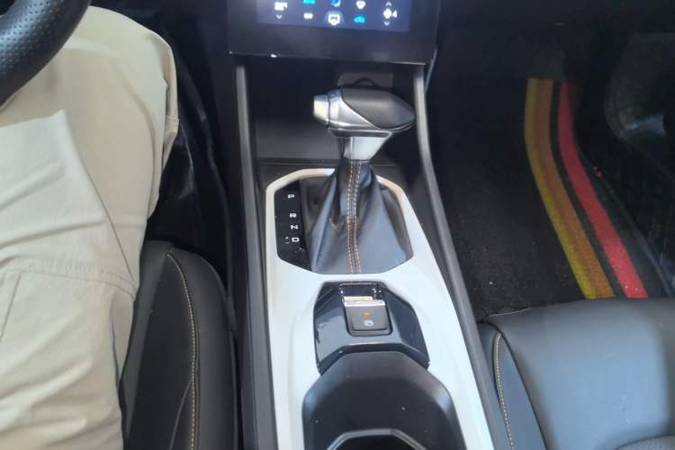 Used Dongfeng Aeolus Yixuan 2023 Mach Edition 1.5L Automatic Chasing Shadow Version Gear Lever