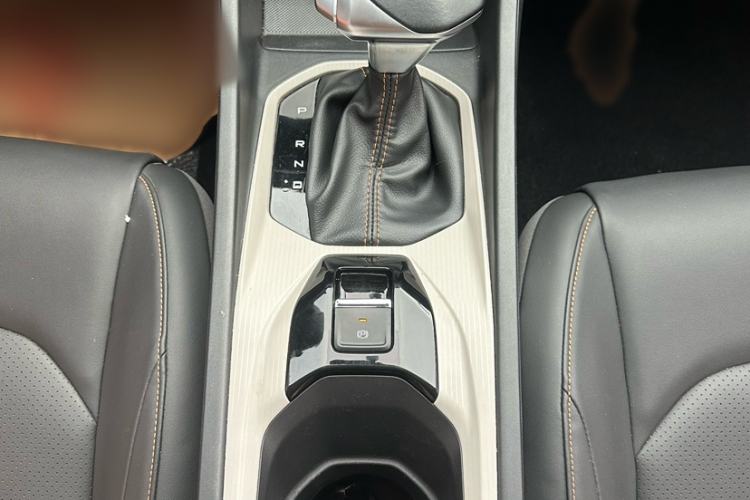 Used Dongfeng Aeolus Yixuan 2023 Mach Edition 1.5L Automatic Chasing Wind Version Gear Lever