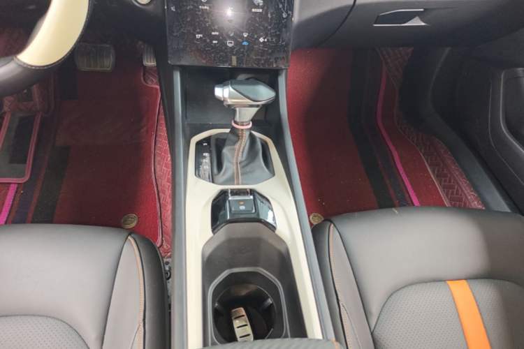Used Dongfeng Aeolus Yixuan 2023 Mach Edition 1.5L Automatic Chasing Wind Version Gear Lever