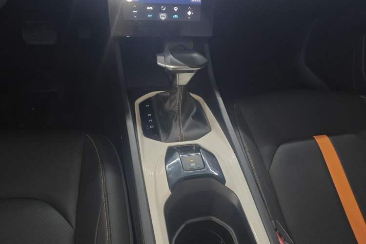Used Dongfeng Aeolus Yixuan 2023 Mach Edition 1.5L Automatic Chasing Wind Version Gear Lever
