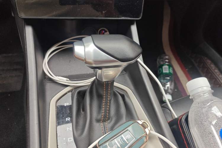 Used Dongfeng Aeolus Yixuan 2023 Mach Edition 1.5L Automatic Chasing Wind Version Gear Lever