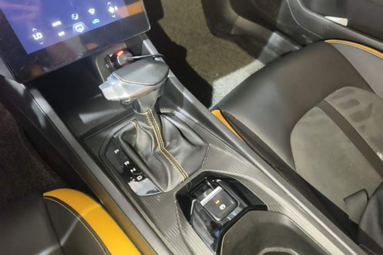 Used Dongfeng Aeolus Yixuan 2023 Mach Edition 1.5T Automatic Pursuit Rider Version Gear Lever