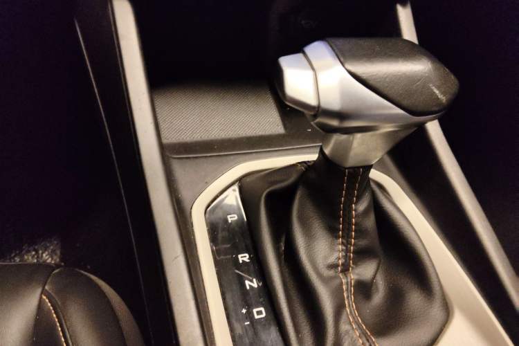 Used Dongfeng Aeolus Yixuan 2023 Mach Edition 1.5L Automatic Chasing Wind Version Gear Lever