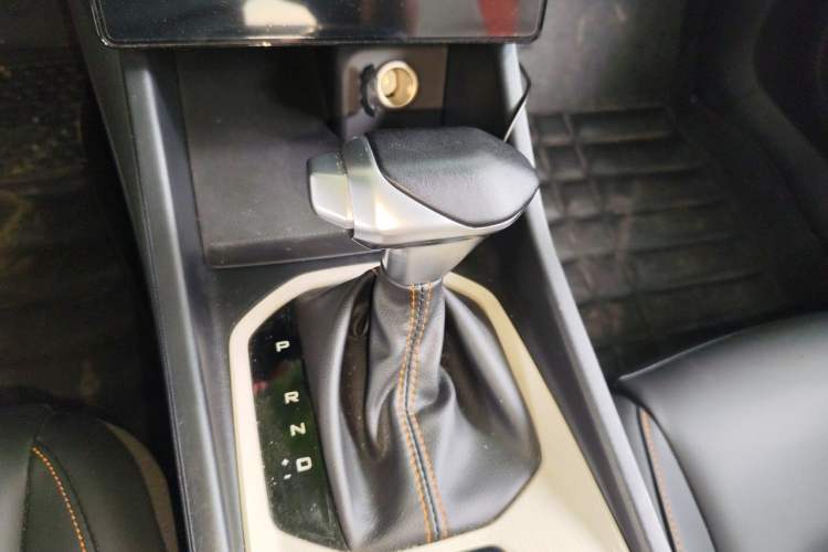 Used Dongfeng Aeolus Yixuan 2023 Mach Edition 1.5L Automatic Chasing Wind Version Gear Lever