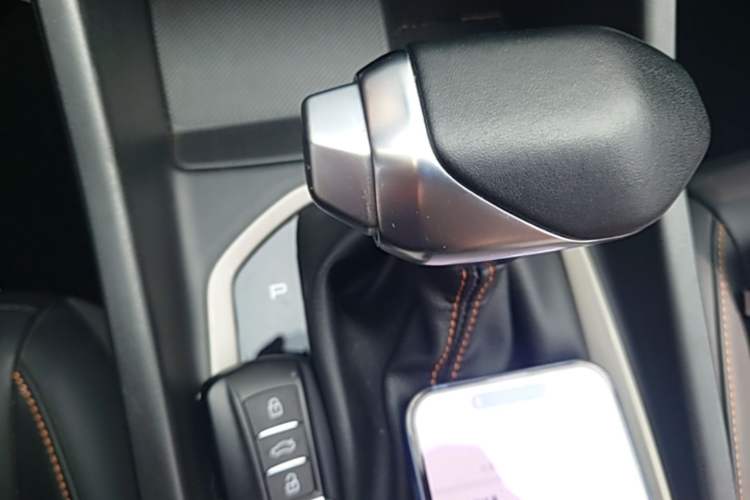 Used Dongfeng Aeolus Yixuan 2023 Mach Edition 1.5L Automatic Chasing Wind Version Gear Lever