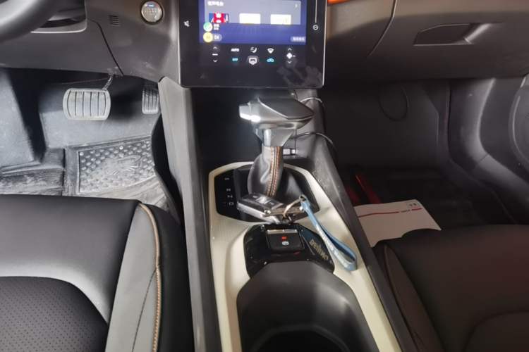 Used Dongfeng Aeolus Yixuan 2023 Mach Edition 1.5L Automatic Chasing Wind Version Gear Lever