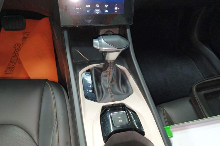 Used Dongfeng Aeolus Yixuan 2023 Mach Edition 1.5L Automatic Chasing Wind Version Gear Lever