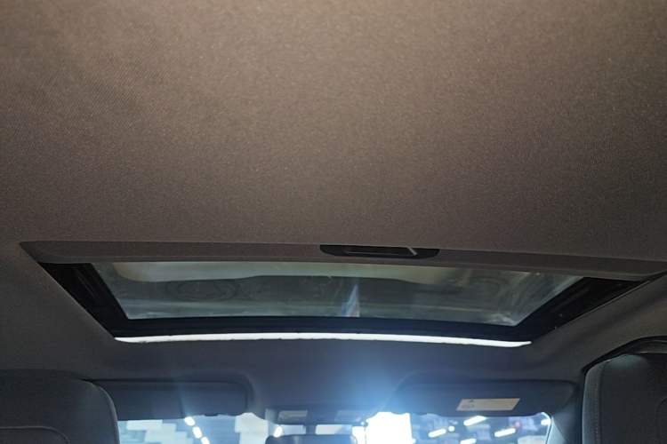 Used Dongfeng Aeolus Yixuan 2023 Mach Edition 1.5T Automatic Pursuit Rider Version Headliner