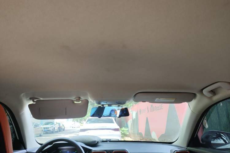 Used Dongfeng Aeolus Yixuan 2023 Mach Edition 1.5L Automatic Chasing Wind Version Headliner