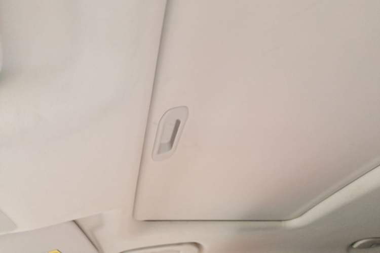 Used Dongfeng Aeolus Yixuan 2023 Mach Edition 1.5L Automatic Chasing Shadow Version Headliner