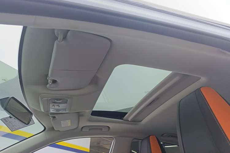 Used Dongfeng Aeolus Yixuan 2023 Mach Edition 1.5L Automatic Chasing Shadow Version Headliner
