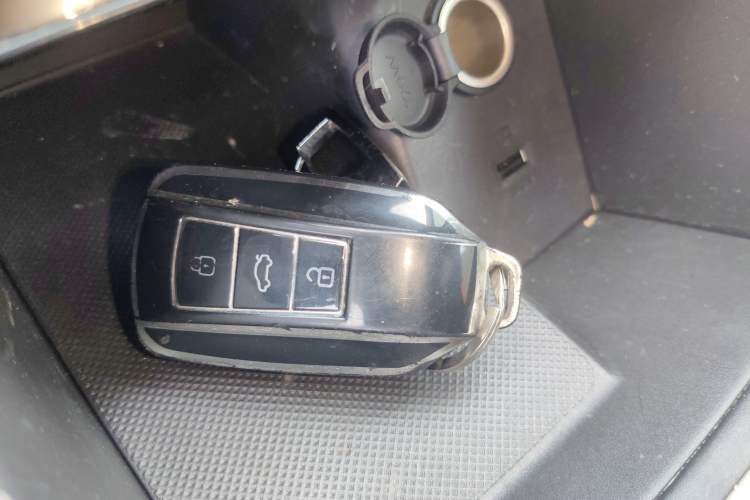 Used Dongfeng Aeolus Yixuan 2023 Mach Edition 1.5L Automatic Chasing Wind Version Interior 1
