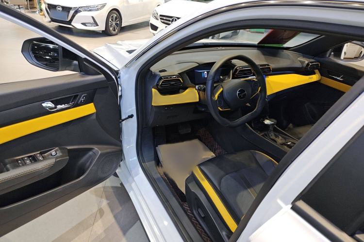 Used Dongfeng Aeolus Yixuan 2023 Mach Edition 1.5T Automatic Pursuit Rider Version Interior 2