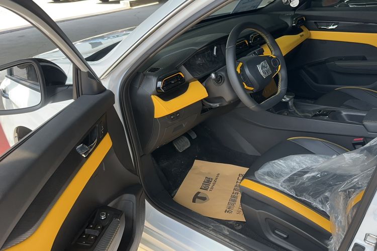 Used Dongfeng Aeolus Yixuan 2023 Mach Edition 1.5T Automatic Pursuit Rider Version Interior 2