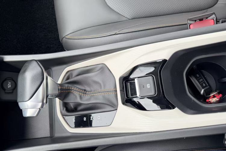 Used Dongfeng Aeolus Yixuan 2023 Mach Edition 1.5L Automatic Chasing Shadow Version Interior 5