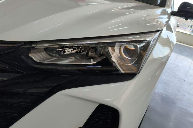 Used Dongfeng Aeolus Yixuan 2023 Mach Edition 1.5L Automatic Chasing Wind Version Left Front Headlight