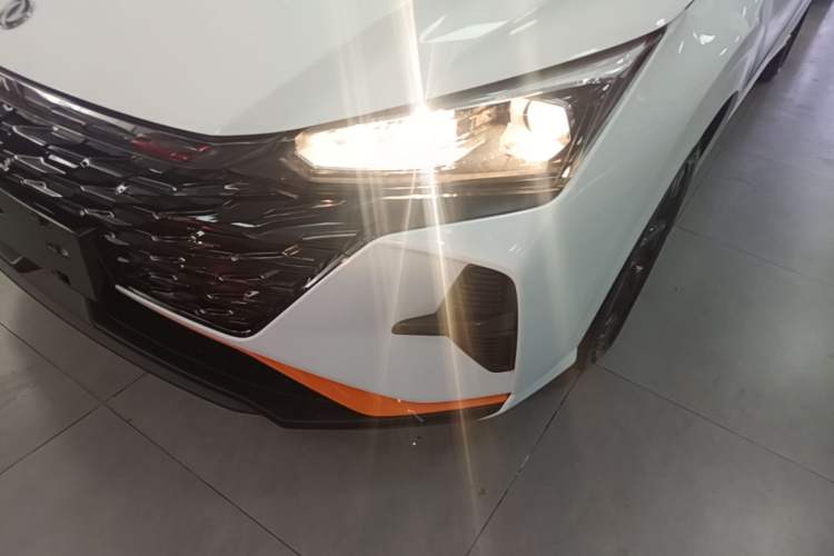 Used Dongfeng Aeolus Yixuan 2023 Mach Edition 1.5L Automatic Chasing Wind Version Left Front Headlight
