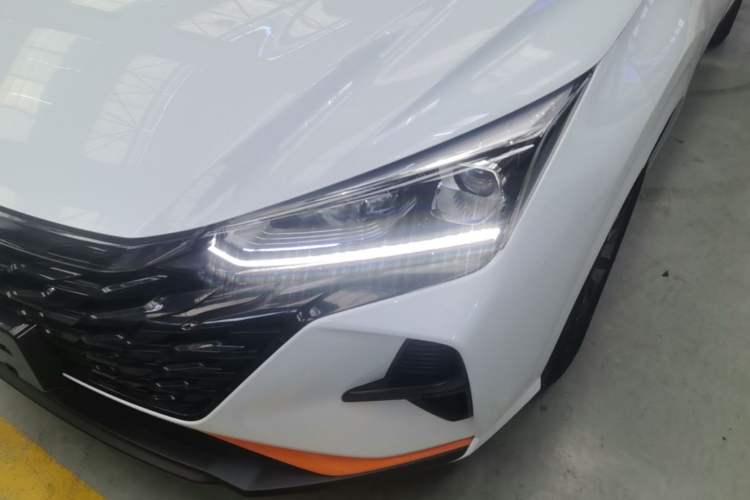 Used Dongfeng Aeolus Yixuan 2023 Mach Edition 1.5L Automatic Chasing Wind Version Left Front Headlight