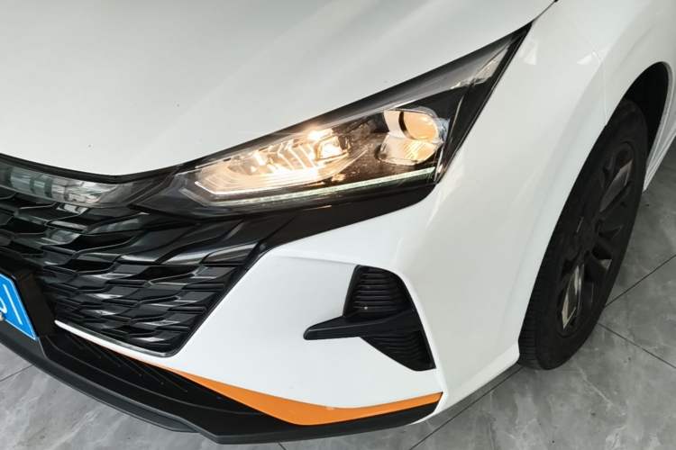Used Dongfeng Aeolus Yixuan 2023 Mach Edition 1.5L Automatic Chasing Wind Version Left Front Headlight