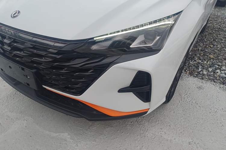 Used Dongfeng Aeolus Yixuan 2023 Mach Edition 1.5L Automatic Chasing Shadow Version Left Front Headlight