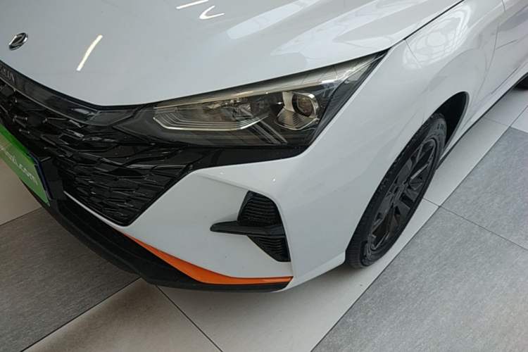 Used Dongfeng Aeolus Yixuan 2023 Mach Edition 1.5L Automatic Chasing Wind Version Left Front Headlight