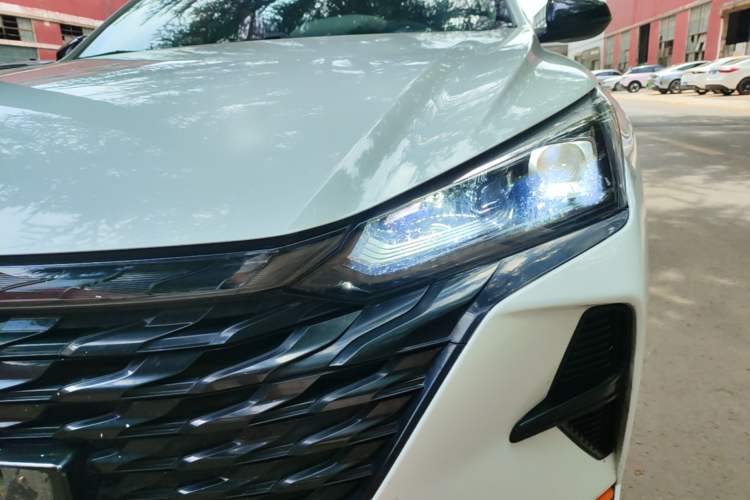 Used Dongfeng Aeolus Yixuan 2023 Mach Edition 1.5L Automatic Chasing Wind Version Left Front Headlight