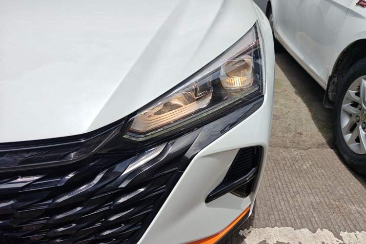 Used Dongfeng Aeolus Yixuan 2023 Mach Edition 1.5L Automatic Chasing Wind Version Left Front Headlight