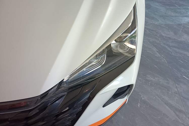 Used Dongfeng Aeolus Yixuan 2023 Mach Edition 1.5L Automatic Chasing Wind Version Left Front Headlight