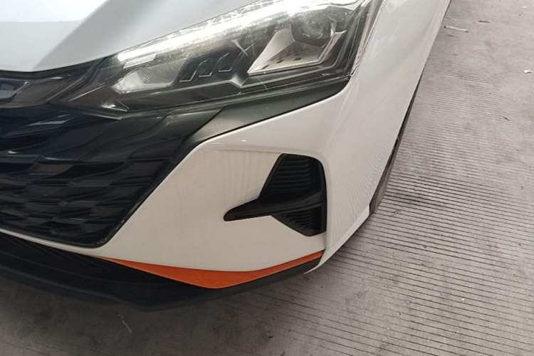 Used Dongfeng Aeolus Yixuan 2023 Mach Edition 1.5L Automatic Chasing Shadow Version Left Front Headlight