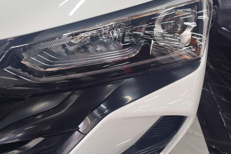 Used Dongfeng Aeolus Yixuan 2023 Mach Edition 1.5L Automatic Chasing Wind Version Left Front Headlight