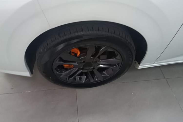 Used Dongfeng Aeolus Yixuan 2023 Mach Edition 1.5L Automatic Chasing Wind Version Left Front Wheel Hub