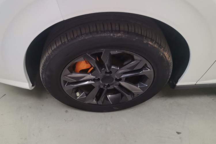 Used Dongfeng Aeolus Yixuan 2023 Mach Edition 1.5L Automatic Chasing Wind Version Left Front Wheel Hub