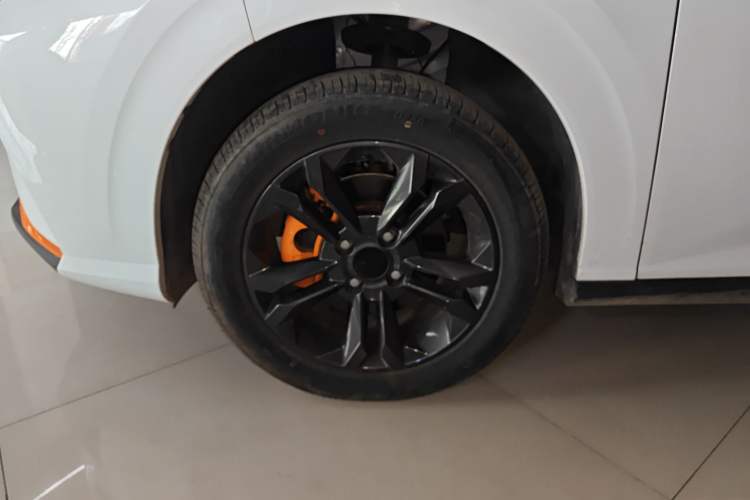 Used Dongfeng Aeolus Yixuan 2023 Mach Edition 1.5L Automatic Chasing Wind Version Left Front Wheel Hub