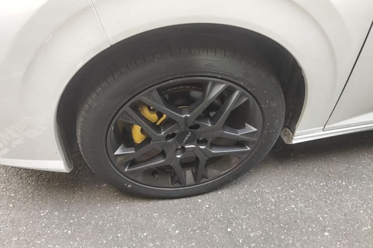 Used Dongfeng Aeolus Yixuan 2023 Mach Edition 1.5T Automatic Dream-Chasing Rider Version Left Front Wheel Hub