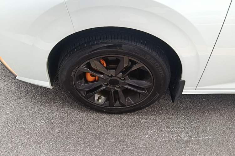 Used Dongfeng Aeolus Yixuan 2023 1.5L Automatic Glory Edition Left Front Wheel Hub